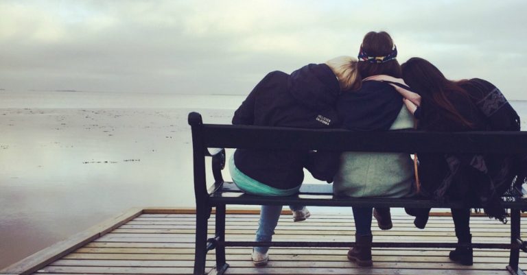 6 Clever Ways to Make Time For Friends (Your Health Depends On It!)