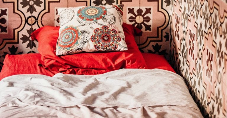 Are You an Introvert Houseguest? 6 Secrets For a More Enjoyable Visit